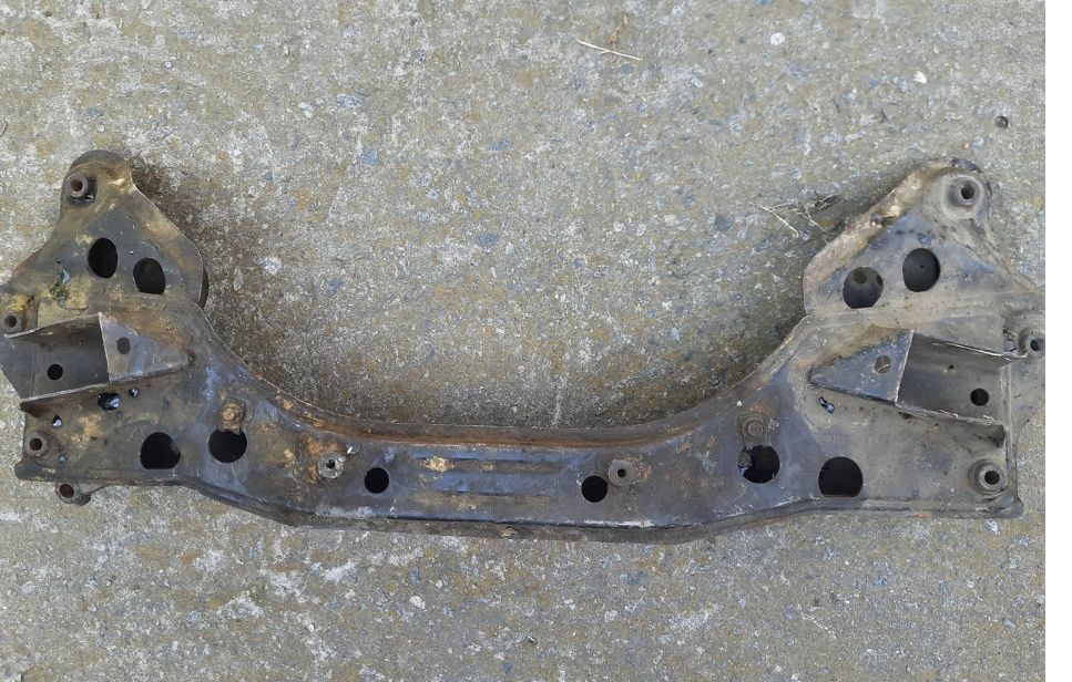 Бака, підрамник бмв е 34