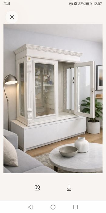 Vitrine antiga com vidro com bolhas de ar