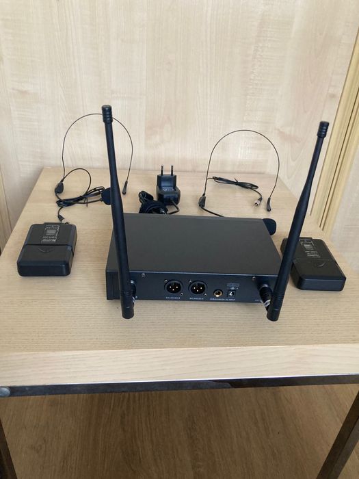 Bezprzewodowy profesjonalny zestaw dwóch mikrofonów nagłownych