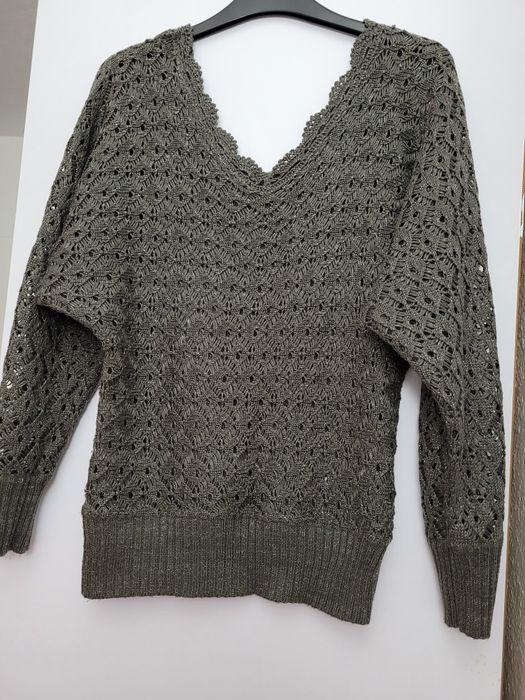 Sweter damski ze srebrną nitką
