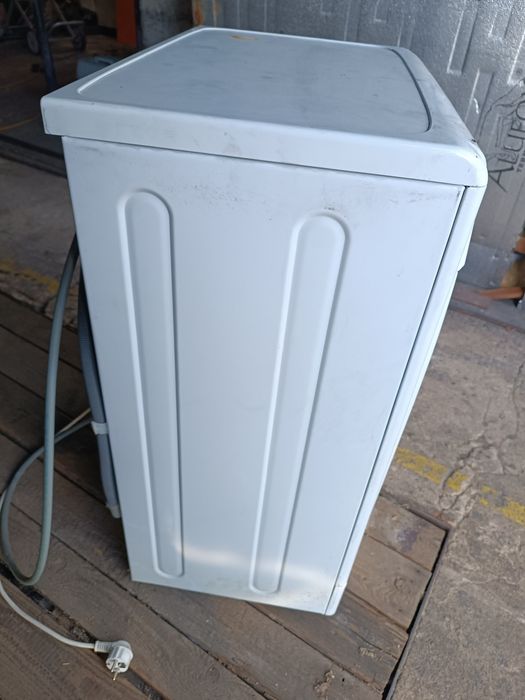 Pralka Indesit. Uszkodzone łożysko.