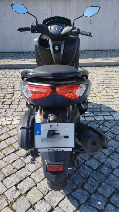 Scooter Yamaha NMax 125 connect bom estado Nov2021