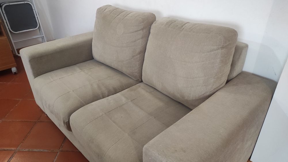 Sofa 2 lugares em bom estado.