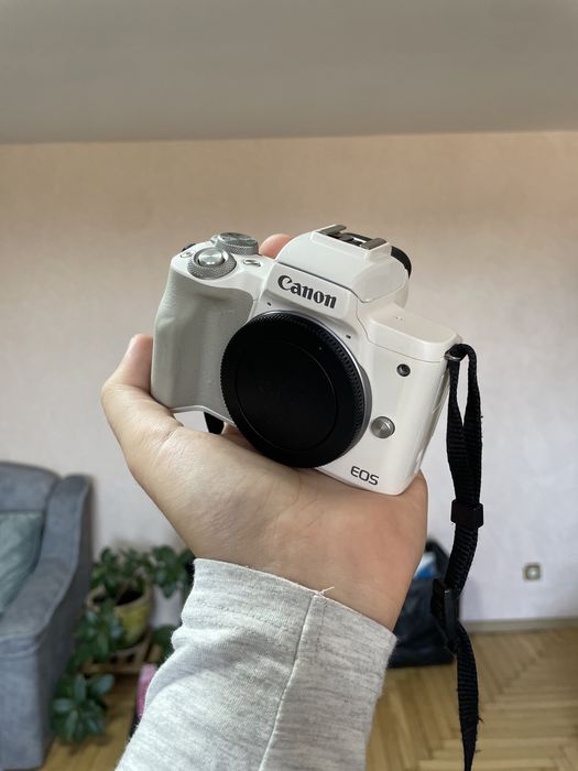 Фотоапарат Canon m50