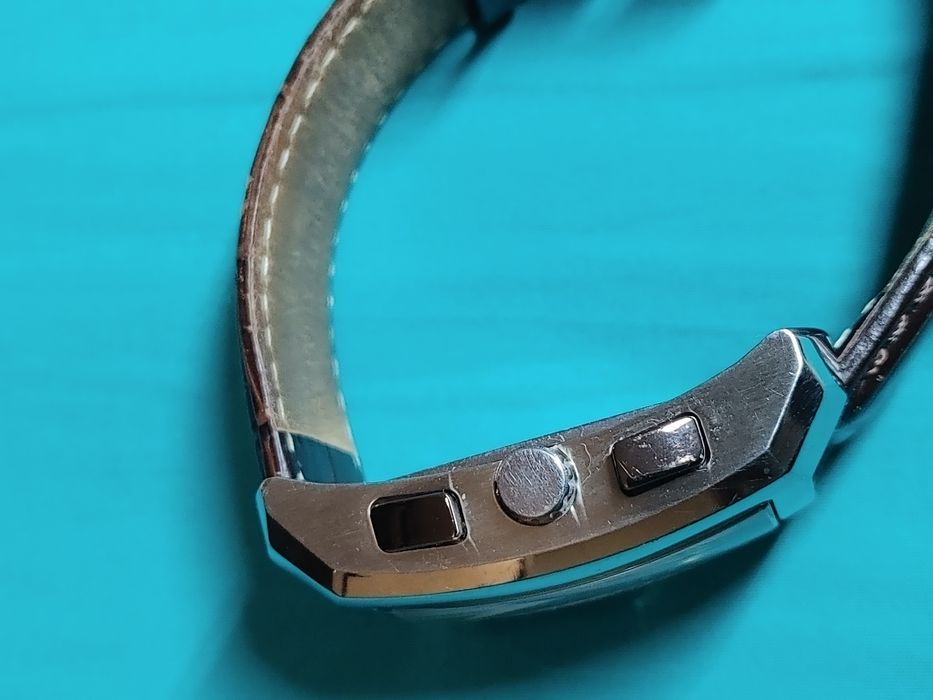 Наручные часы titan  1679saa32