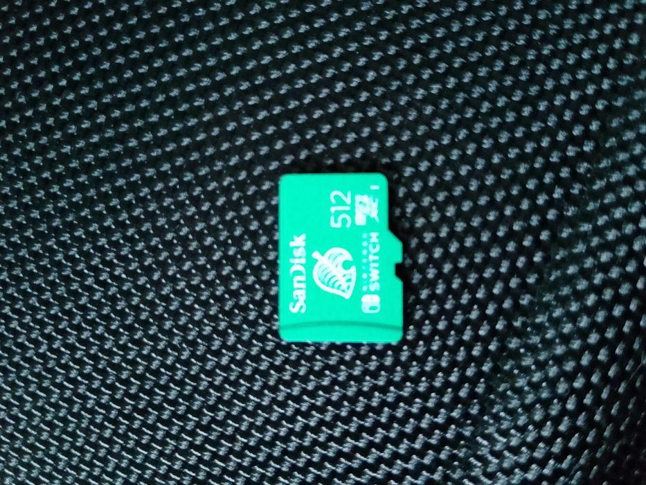 Nintendo switch z akcesoriami i kartą pamięci