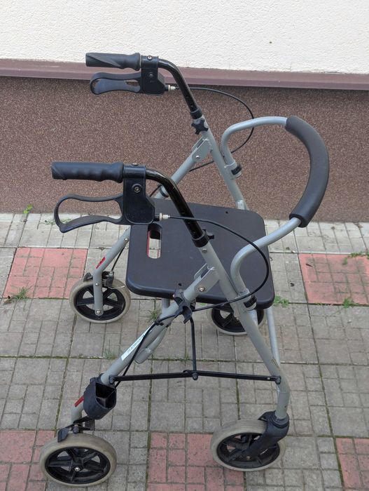 Ходунки, роллатор для реабилитации