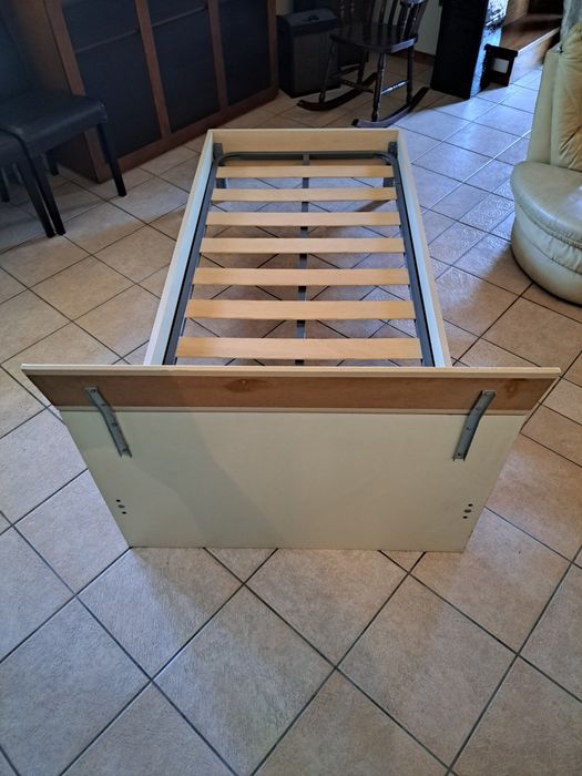 Cama solteiro moderna (90 x 200) + Estrado