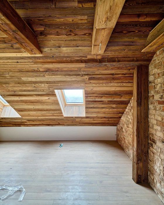 Prawdziwe stare drewno i deski– niepowtarzalny klimat drewno do wnętrz