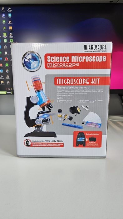 Zabawkowy mikroskop