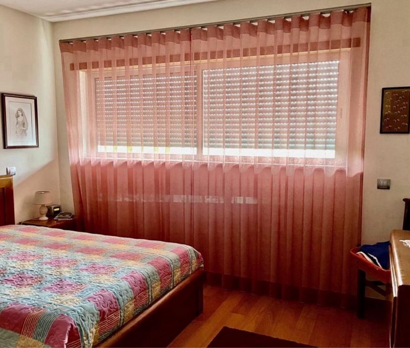 Cortinados em organza, organizado em 1 peça de tecido