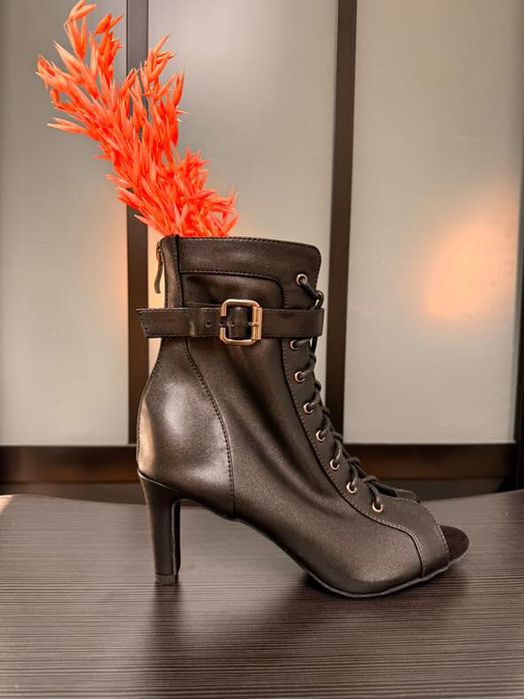 Хілси, взуття для танців , туфлі на каблуках