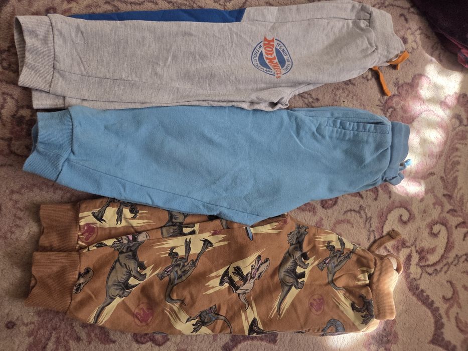 Набір дитячих штанів на 3-4 роки