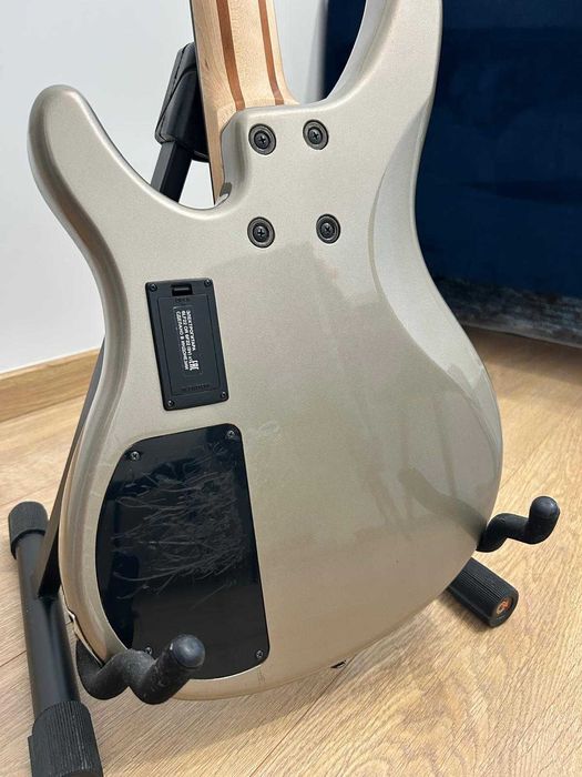 Gitara basowa Yamaha TRBX304 – używana bardzo mało, w pełni sprawna