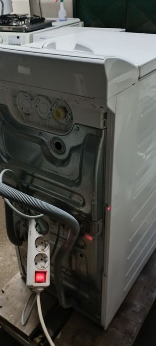 Lava roupa mais estreita e seminova