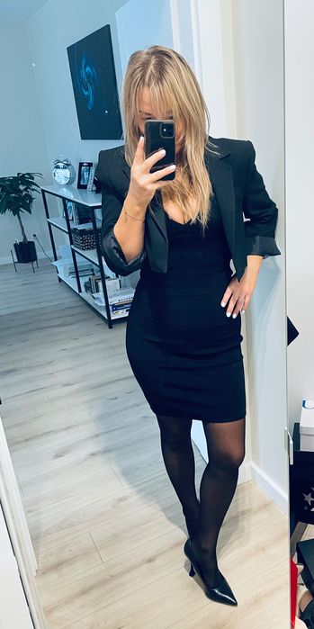 Sukienka mała czarna marki Guess Marciano.