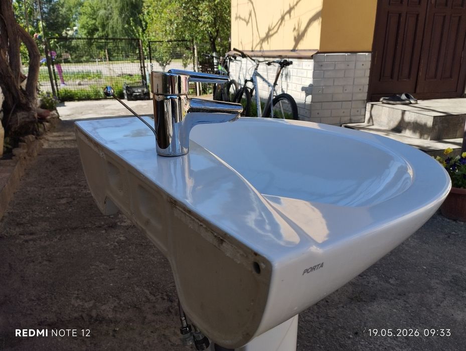 Умывальник с пьедесталом PORTA  и смесителем Grohe