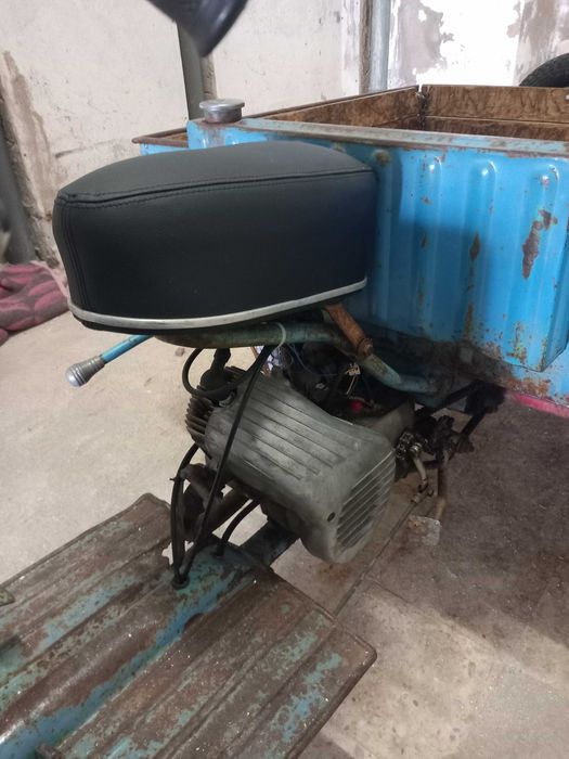 Motorizada Zündapp Famel, 1979, a trabalhar com documentos