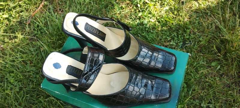 Czarne buty na obcasie rozm. 39 imitacja krokodylej skóry