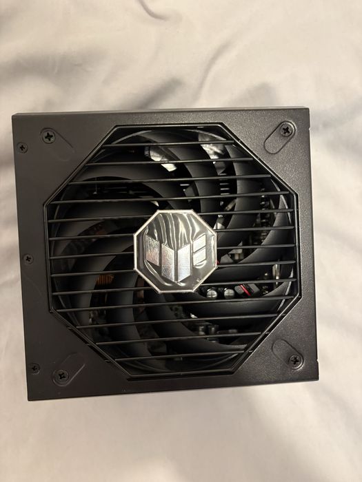 Podzespoły komputerowe – i5-14400F / B760 / 32 GB DDR4 / 850W / AIO LCD / NZXT H5 Flow