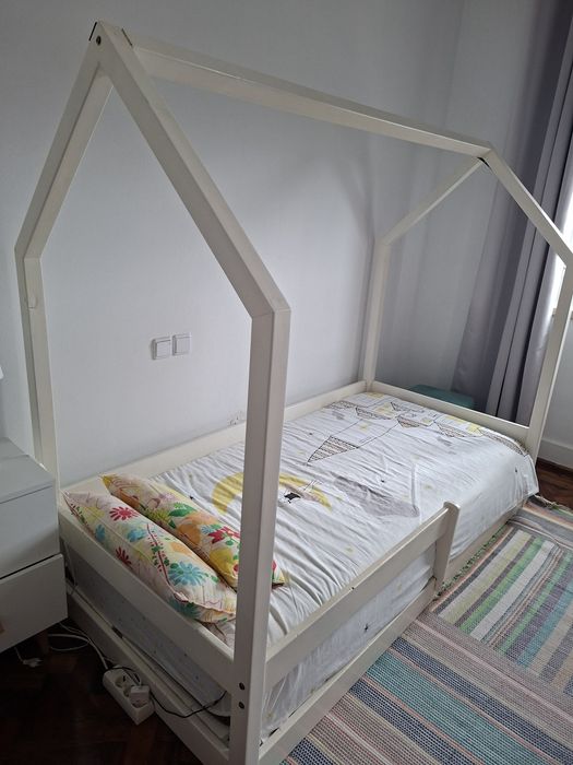 Cama de criança em madeira