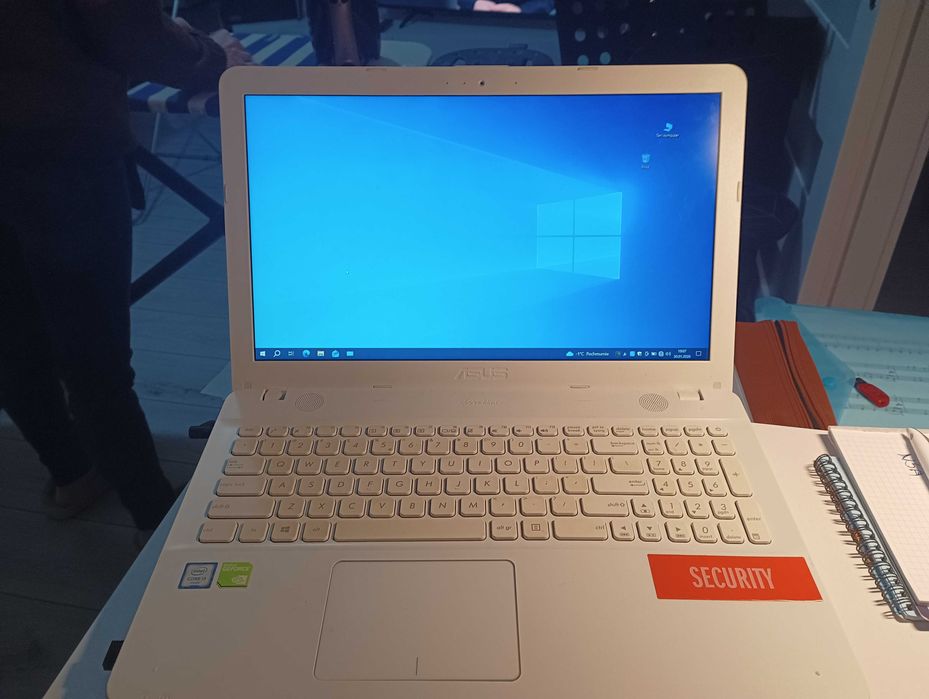 Laptop Asus X541UJ