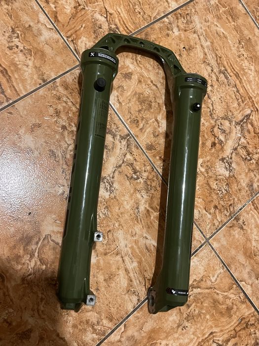 RockShox Lyrik Ultimate RC2,Dolna golen widelca