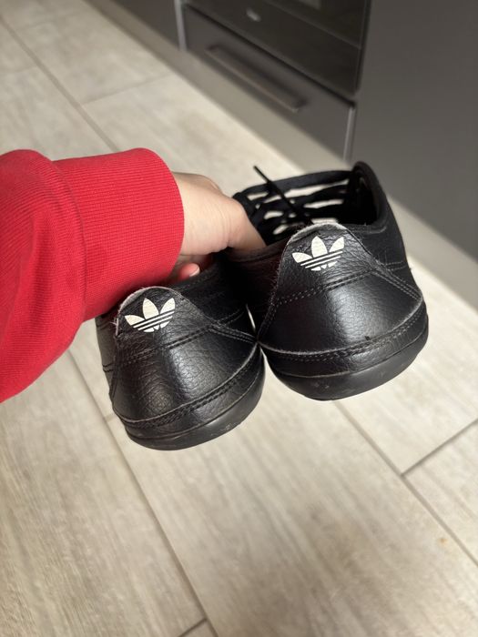 Чоловічі кросівки Adidas, 41,5 розмір, натуральна шкіра