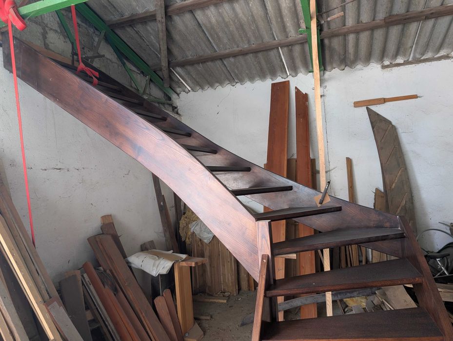 Schody zabiegowe lewe jesionowe