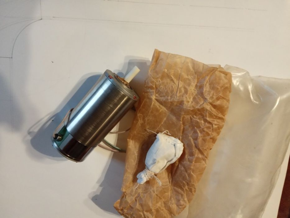 Электродвигатель может применяться в кассетных магнитофонах.