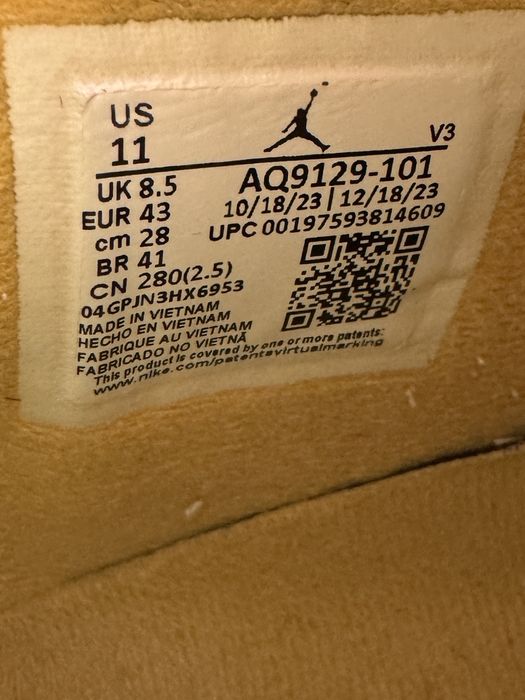 Кроссовки Nike Air Jordan 4 Retro Vivid Sulfur