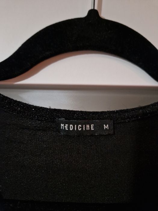 Czarna elegancka bluzeczka z krótkim rękawem
