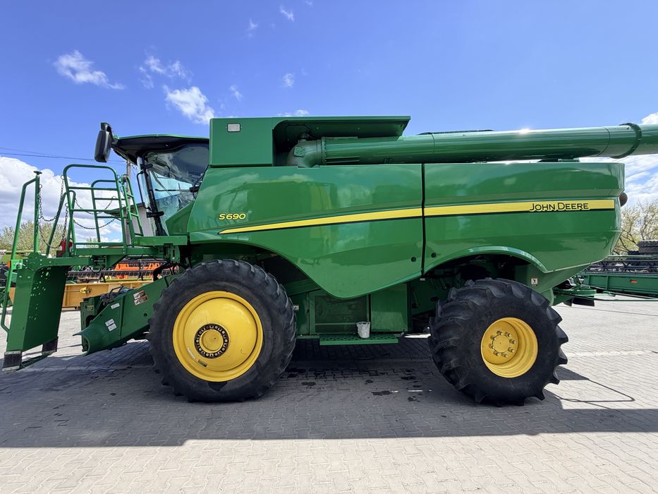 John Deere s690 , комбайн