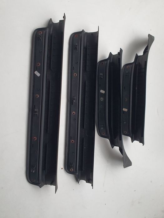 TOYOTA AVENSIS T25 progi chrom nakładki 03-08