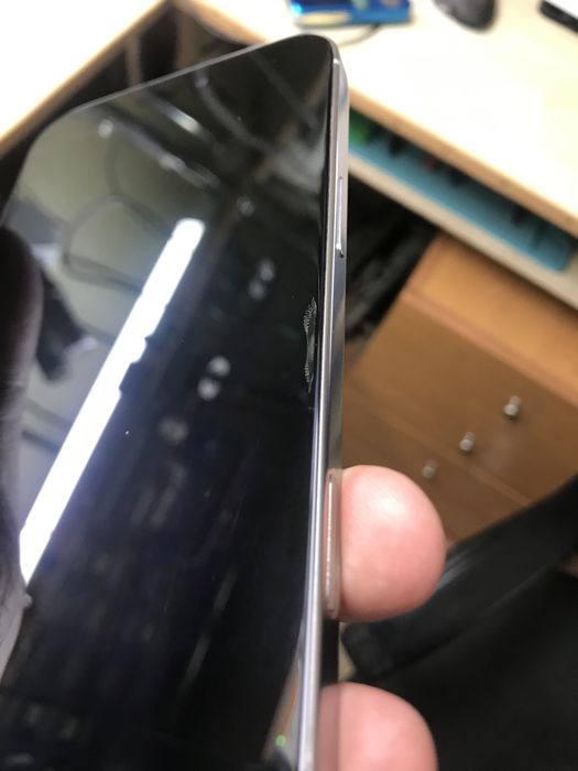 Дисплей iPhone 16 pro max оригинал переклей с дефектом