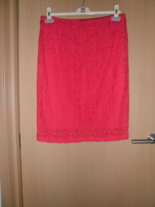 saia em renda para mulher cor vermelha da marca Easy Wear