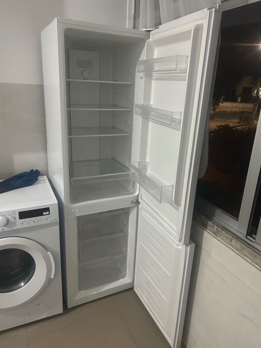 Frigorífico e microondas