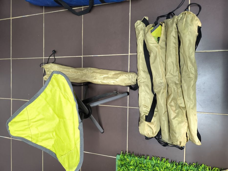 Sacos cama e bancos de campismo