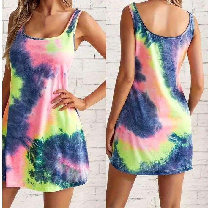 Vestidos, conjuntos (top/calção). Modelos e tamanhos diversos. Novos.