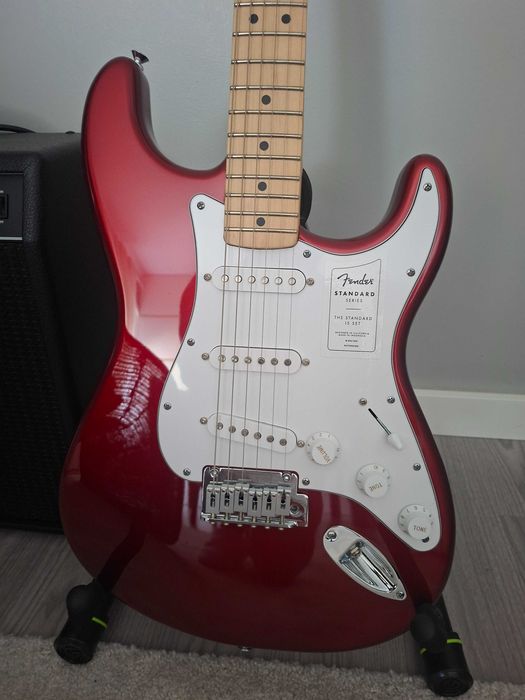 Guitarra elétrica Fender Stratocaster mais amplificador Fender Mustang LTX 50