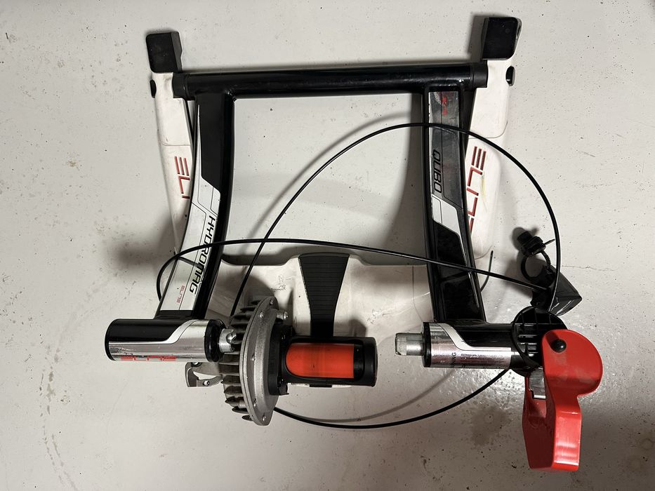Trenażer rowerowy ELITE Qubo Hydromag