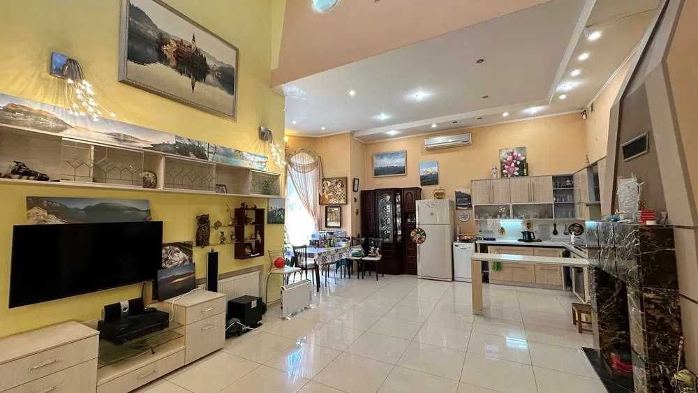 Продам просторный 2-х этажный дом, ул. Аэродромная, Гагарина, Днепр