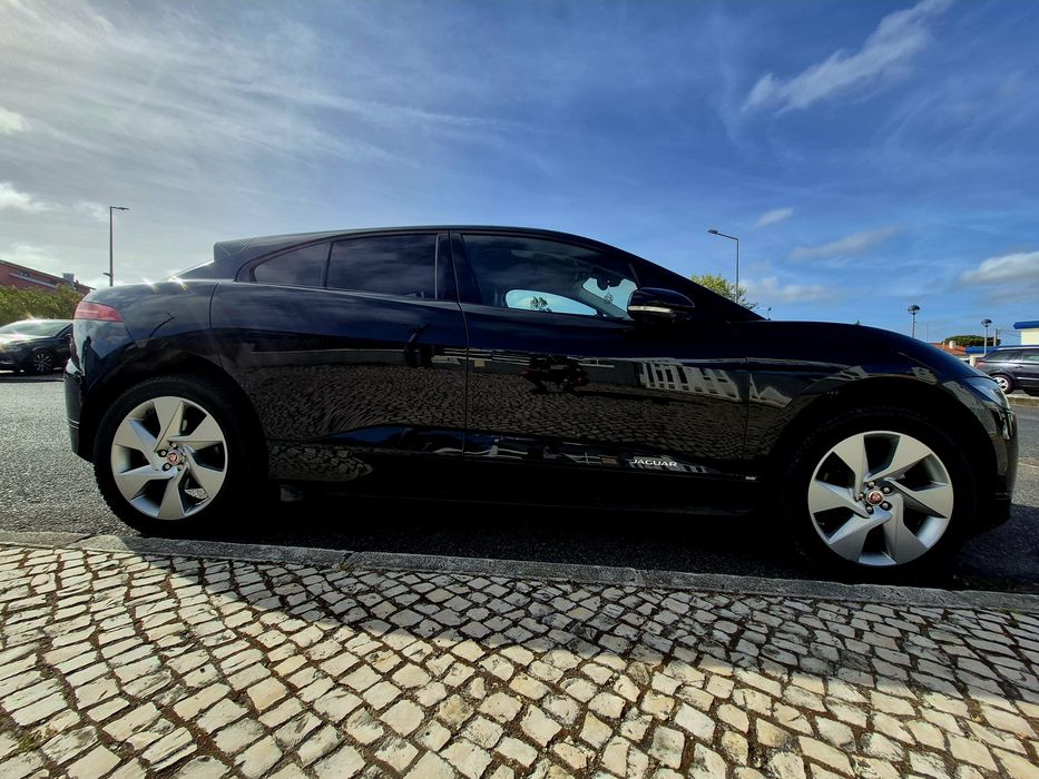Jaguar I-PACE SE EV400 AWD | 400 cv | 70.000 km | Teto Panorâmico | Meridian