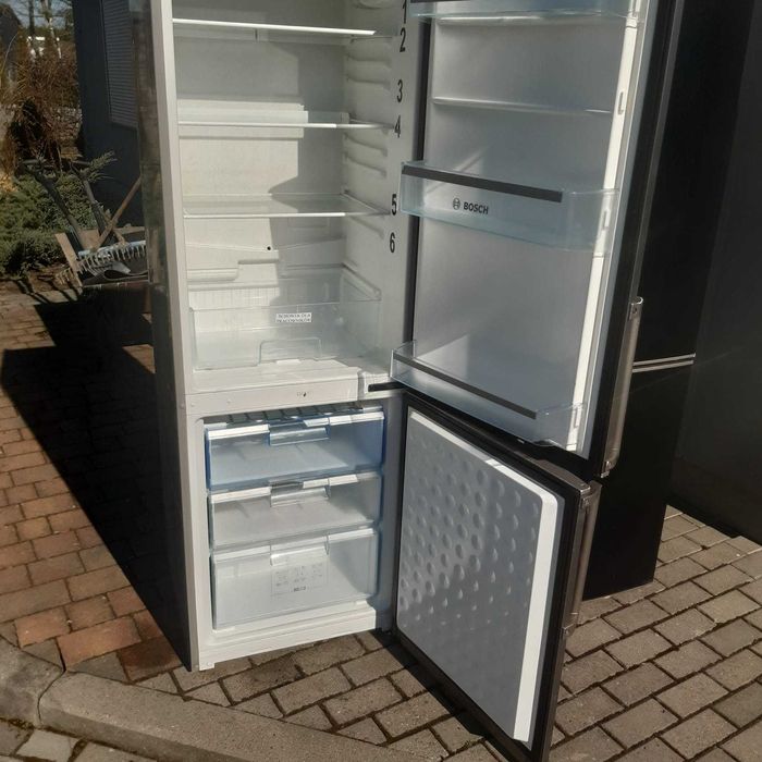 Lodówka ,Chłodziarko - zamrażarka marki Bosch