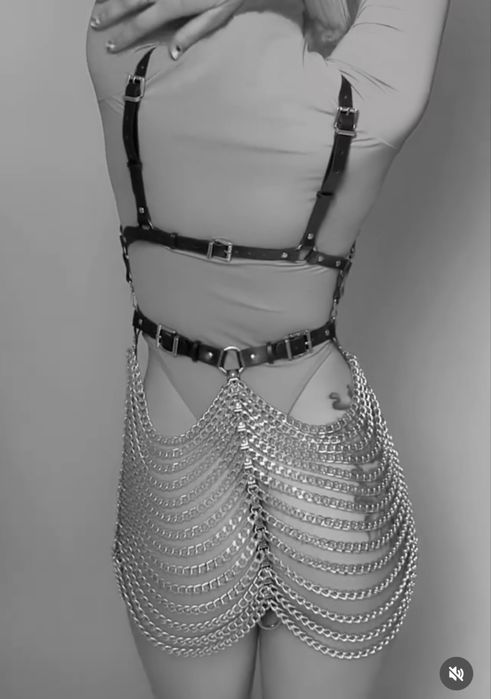 Сукня шкіряна з срібною фурніторію