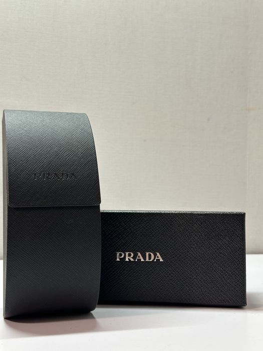 Окуляри від бренду Prada