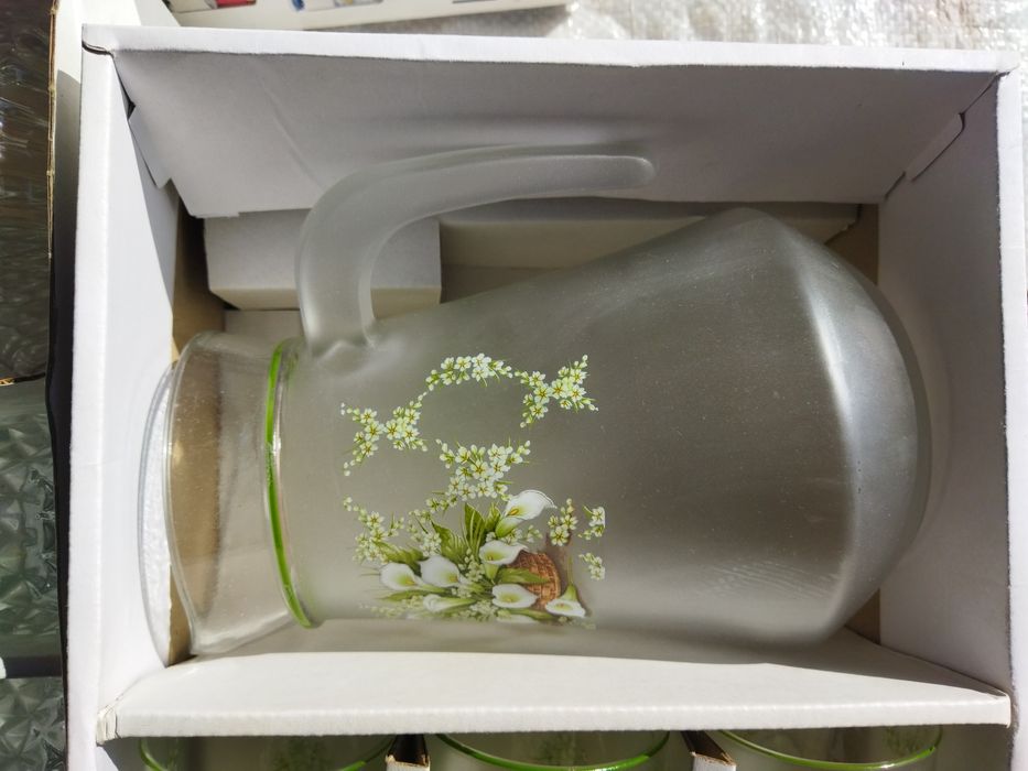 Набори скляної посуди.