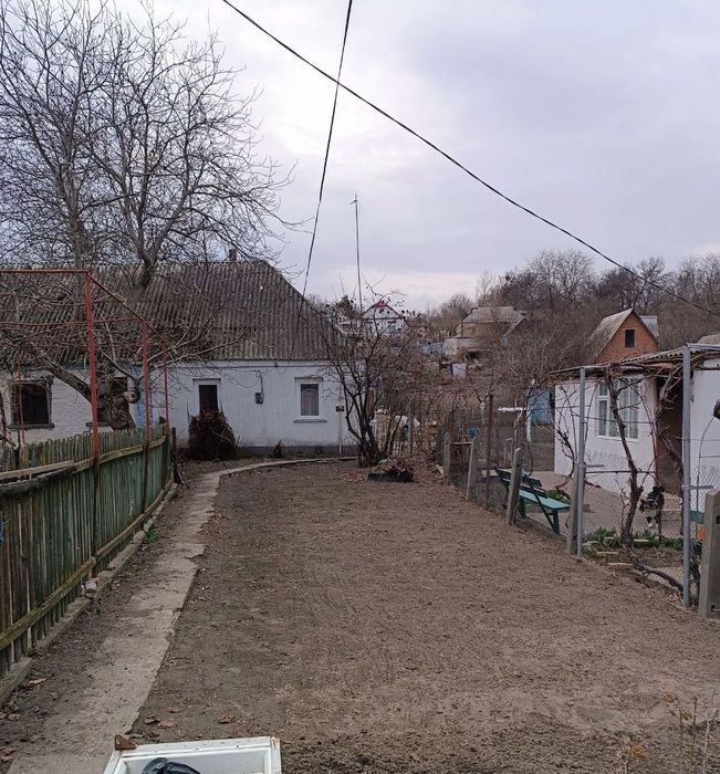 Продам півбудинку