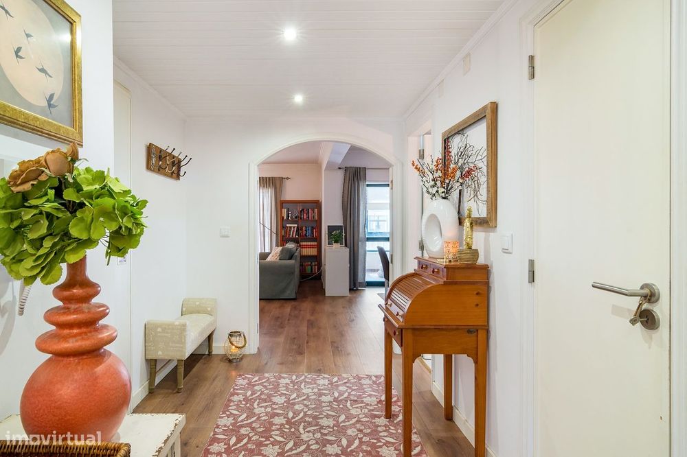 Apartamento T3 em Massamá Norte com terraço