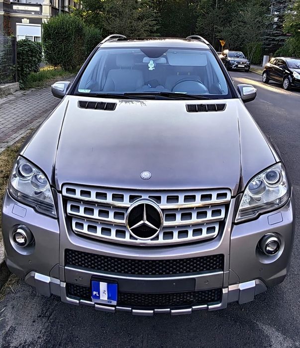 Mercedes ML ładny.